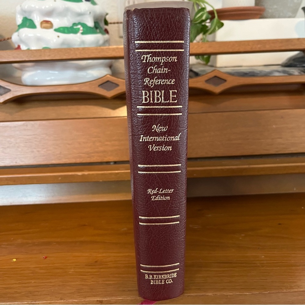 Thompson Chain Reference Bible 1984 Text NIV Bonded Leather burgundy indexed.